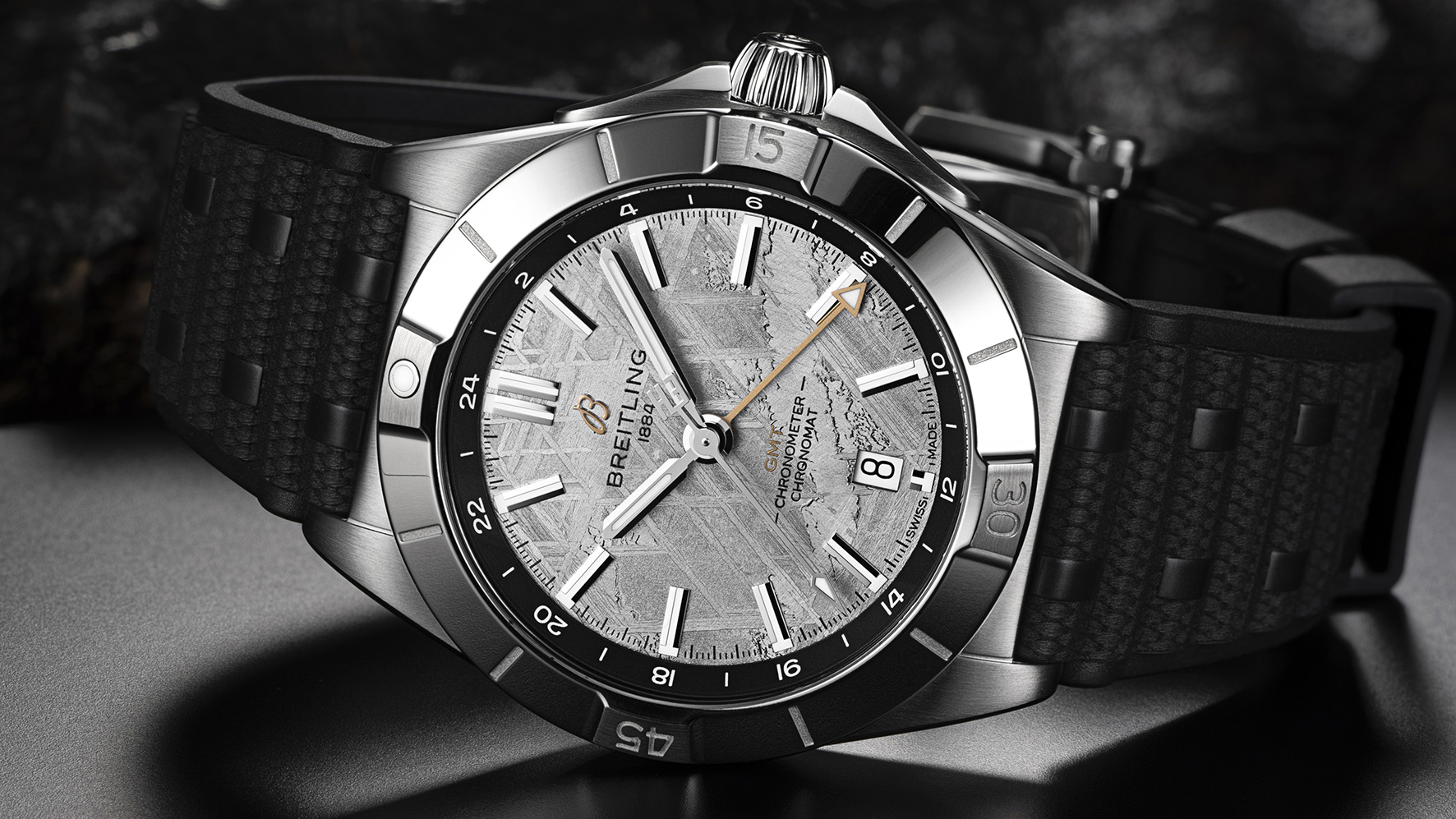 08 Chronomat Automatic GMT 40 Erling Haaland Ref P323982A1F1S1 Meteorite RGB Kopie