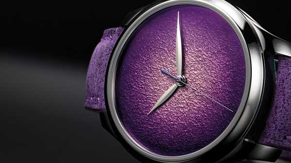 H.Moser &amp; Cie - Endeavour Centre Seconds Concept Purple Enamel
